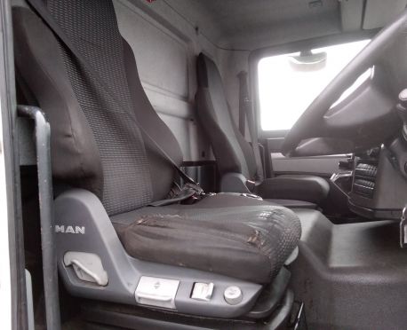 2014 EURO 6, MAN TGL 12.220 BOX WITH TAIL LIFT (REF D848)
