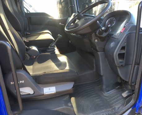 2010 MAN TGL 7.150 7.5t Box with tail lift