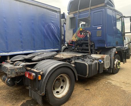 2011 IVECO 120E25 URBAN TRACTOR UNIT