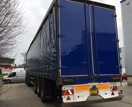 1996 Fruehauf Triaxle Curtainsider Trailer