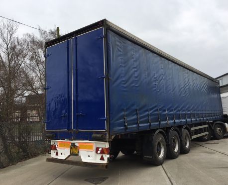 1996 Fruehauf Triaxle Curtainsider Trailer