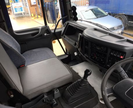 2006 VOLVO FL6 CURTAINSIDER