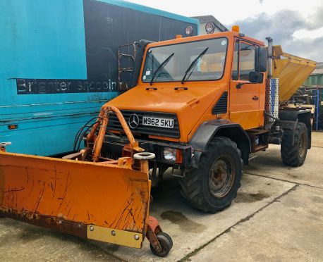 1994 MERCEDES UNIMOG U140L 4x4 Snow plough gritter